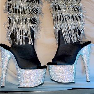 Selling a pair of pleasure dancers heels!